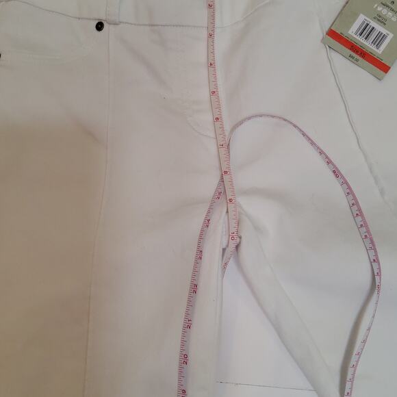 NWT. JOHN MARK SKINNY JEAN, SLIP ON SIZE XS, WHITE - Picture 10 of 12